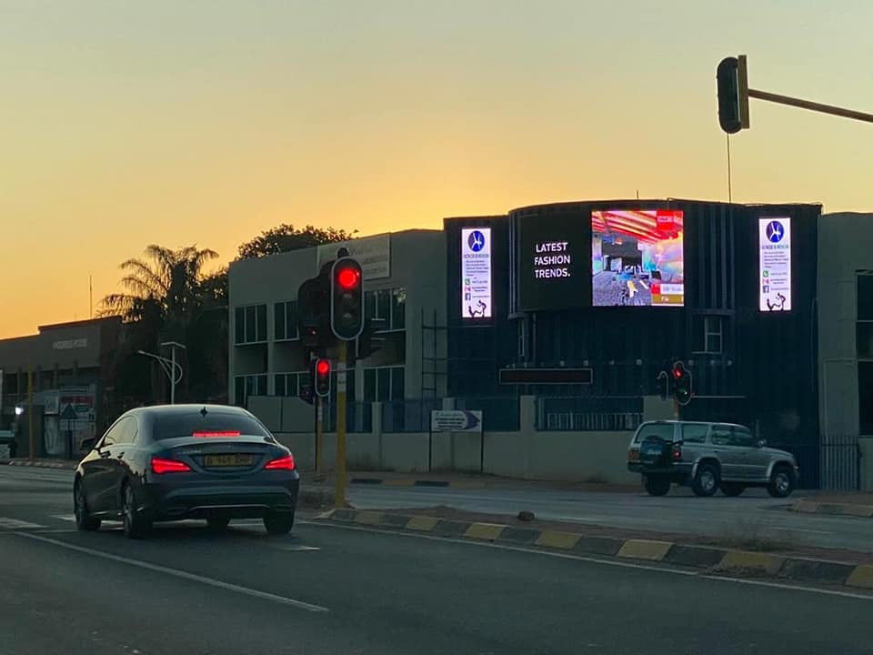 شاشة عرض LED خارجية P8 جدار عرض LED خارجي جدار فيديو LED خارجي ثابت P8