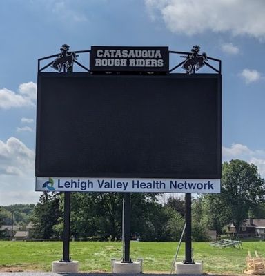 960X960MM خزانة ثابتة P8 شاشة عرض فيديو Led / علامة LED لوحة إعلانات كبيرة في الهواء الطلق شاشة LED ملونة كاملة