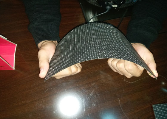 سعر جيد شاشة LED داخلية لينة HD P4 SMD ، مسح 1/16 شاشة عرض منحنية LED وحدات مرنة داخلية الانترنت