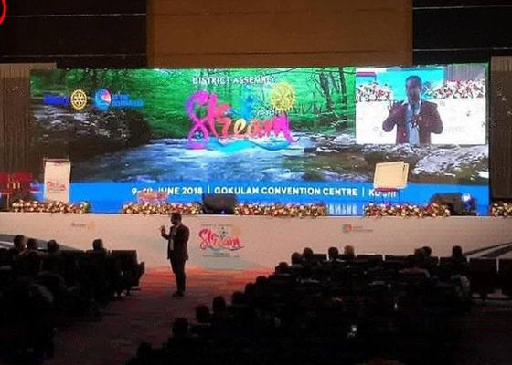 سعر جيد شاشة LED P2.5 المرحلة الشاشة المسالكة من الألومنيوم SMD2121 500mm X 500mm مربع 3 سنوات ضمان الانترنت