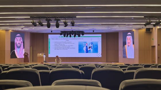 سعر جيد شاشة حائط فيديو HD LED داخلية P2.6mm شاشة عرض المسرح 500x500mm الانترنت