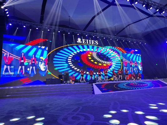 سعر جيد الإعلانات الداخلية RGB شاشة LED معلقة P4 مقاومة للماء ، الترفيه ، الدقة العالية الانترنت