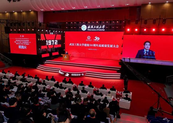 سعر جيد شاشة حائط تلفزيون LED مخصصة من الألومنيوم المصبوب / شاشة COB P0.9 LED داخلية للإيجار مع شريحة Epistar الانترنت