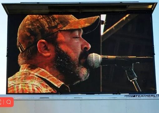 مبيعات ساخنة P3.91 العرض المضوّق البنطال LED HD حائط الفيديو 500*500ملم الإعلانات الإيجار في الهواء الطلق