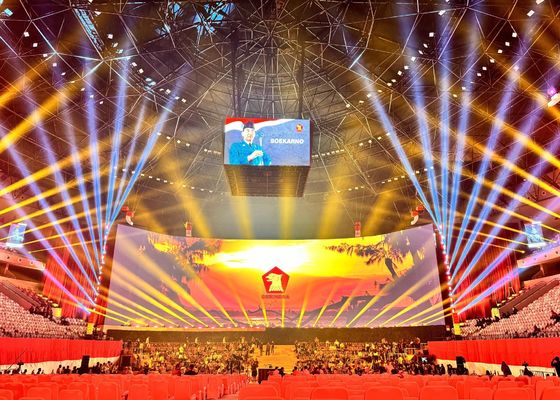 الشاشة الداخلية SMD Full Color HD P4.81 Stage Led Rental Screen للوحات الجدارية فيديو الحفلات الموسيقية