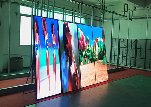 SMD2121 رقائق LED العرض الملصق لوحة الألومنيوم 680x2000mm حجم الشاشة للعرض