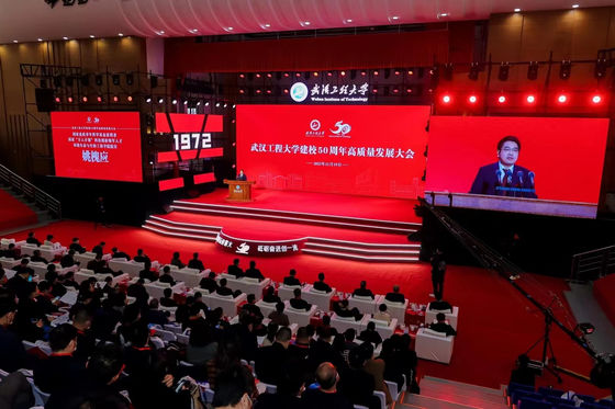 شاشة داخلية p4 Full Color LED Display عالية الدقة شاشة P4mm مستقرة ودائمة للحلول الإعلانية