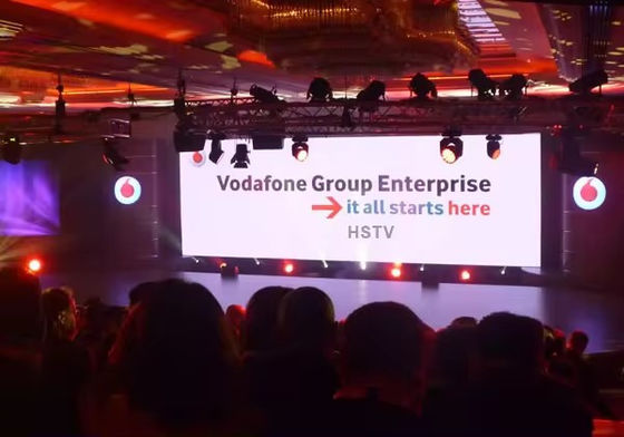 عزز شاشتك باستخدام لوحة الصمام الثنائي الباعث للضوء المثبتة على الرقاقة بحجم خزانة منتظم 960*960 مم وعمر افتراضي 000 ساعة