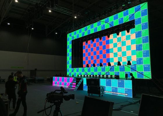 سعر جيد شاشة LED ذات لون كامل في الهواء الطلق مرنة وذات دقة عالية وقائية من الماء وخالية من التأخير الانترنت