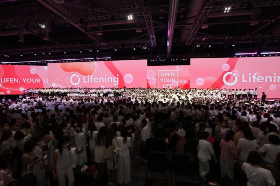 IP65 عازل المياه في الهواء الطلق كامل اللون شاشة LED مع كثافة نقطة عالية من 250000 نقطة / مربع متر وطول العمر من 100000 ساعة