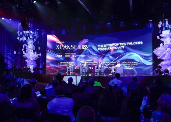 سعر جيد مركز تجاري داخلي خال من الفسيفساء إعلانات ملونة كاملة شاشة LED P5 تم تثبيتها الانترنت