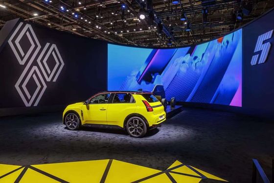 عرض المسافة 4 ′′ 50m عرض LED للإيجار مع توحيد الألوان العالي ومتوسط الاستهلاك 438 واط / م2