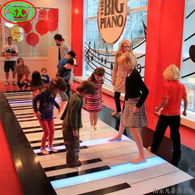 أرضية الرقص ذات الألوان الموحدة مع تطبيقات متنوعة