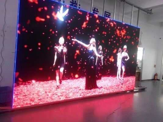 سعر جيد شاشة عرض فيديو LED داخلية P2 بخزانة 640x640 مم مع معدل تحديث 3840 هرتز وسطوع 600 الانترنت