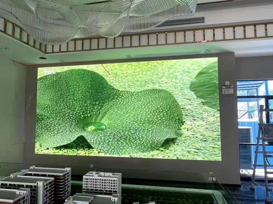 سعر جيد شاشة LED ذات دقة عالية داخلية ملونة P4 للمسرح مع تصميم رقيق وخفيف الوزن الانترنت