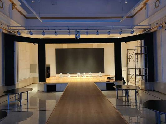 سعر جيد شاشة LED داخلية للإيجار P2.5 640X640MM بالألوان الكاملة لمرحلة الزفاف الانترنت