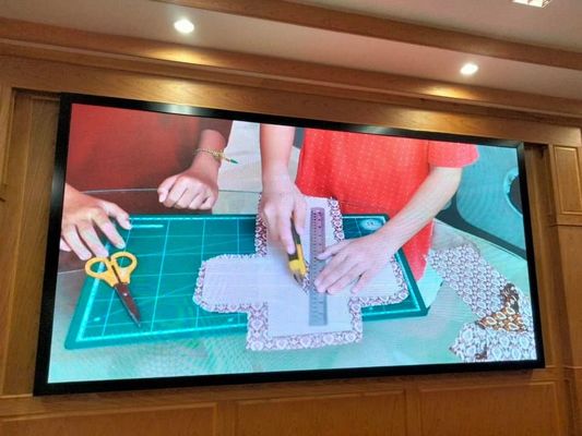 شاشة LED ملونة كاملة داخلية مع تكوين بيكسل 4 ملم و 62500 بيكسل لكل متر مربع لتحقيق دقة عالية